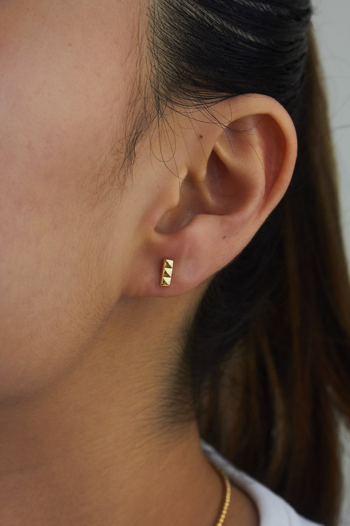 18K Saudi Gold Fine Jewelry Jewellery in the Philippines. 18 karat fine jewelry solid gold jewelry.Classy Elegant Huggie Minimal Dainty. High quality. Earrings STUD