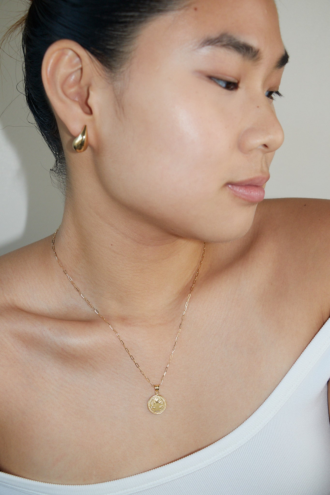 Lightweight Paper clip chain. Paperclip. 18K Saudi Gold Fine Jewelry Jewellery in the Philippines. 18 karat fine jewelry solid gold jewelry. Classy Minimal Dainty. High quality. Necklace