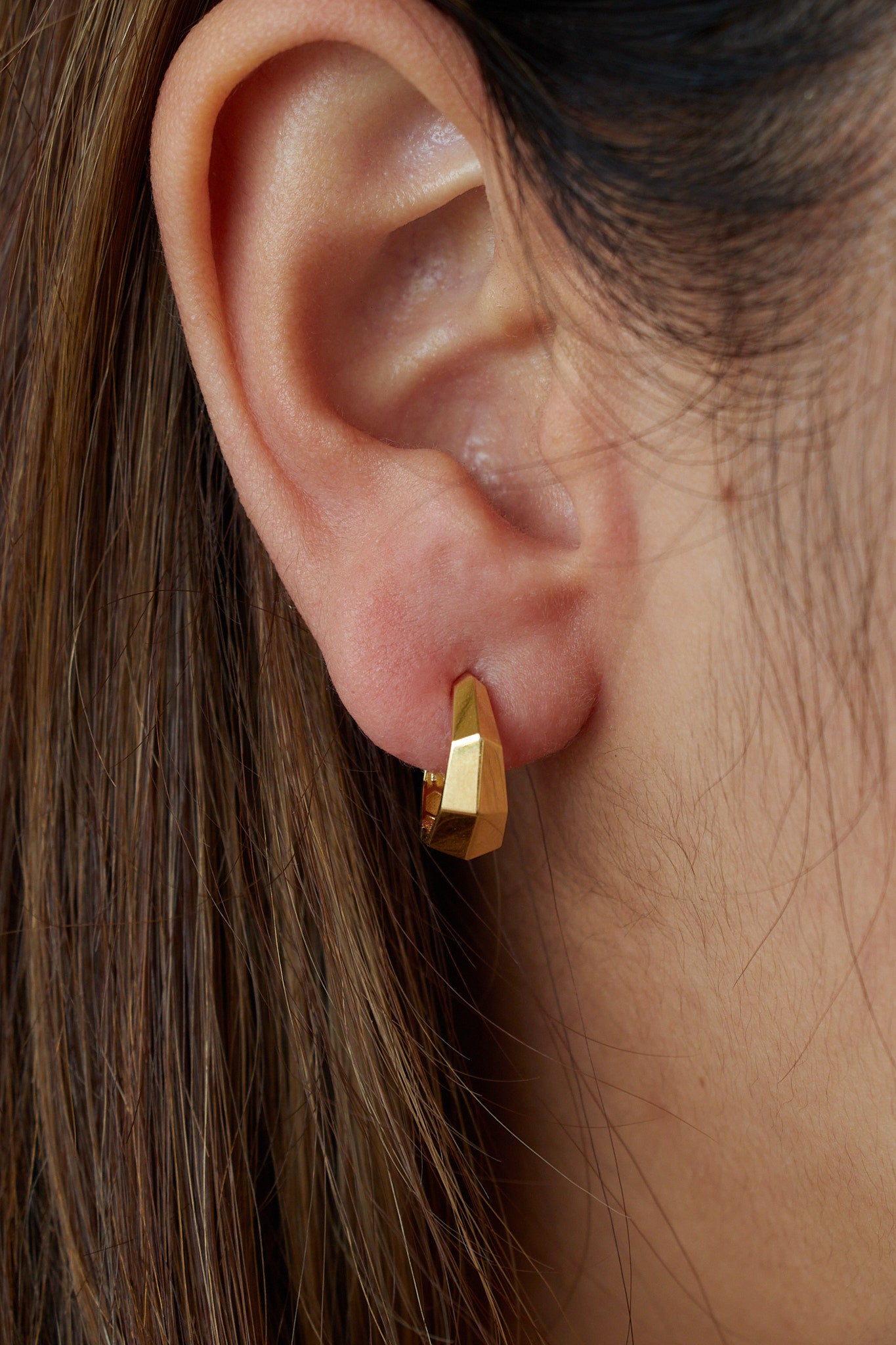 18K Saudi Gold Fine Jewelry Jewellery in the Philippines. 18 karat fine jewelry solid gold jewelry. Heptagon Huggie. Classy Elegant Huggie Minimal Dainty. High quality. Earrings