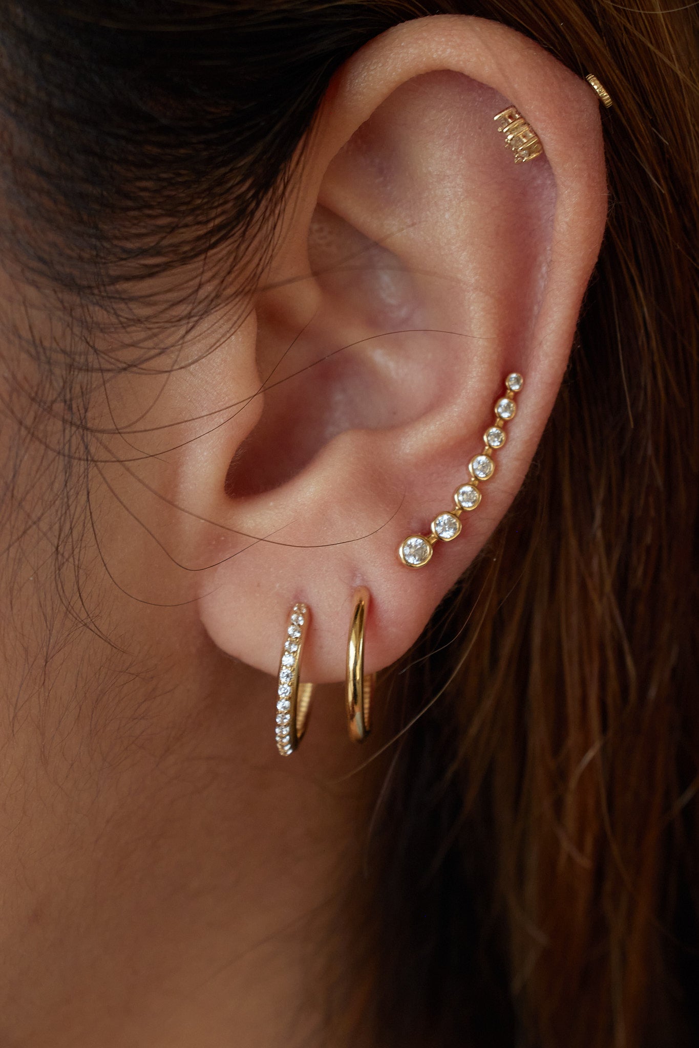 Product….18K Saudi Gold Fine Jewelry Jewellery in the Philippines. 18 karat fine jewelry solid gold jewelry. Classy Elegant Huggie Minimal Dainty. High quality. Earrings