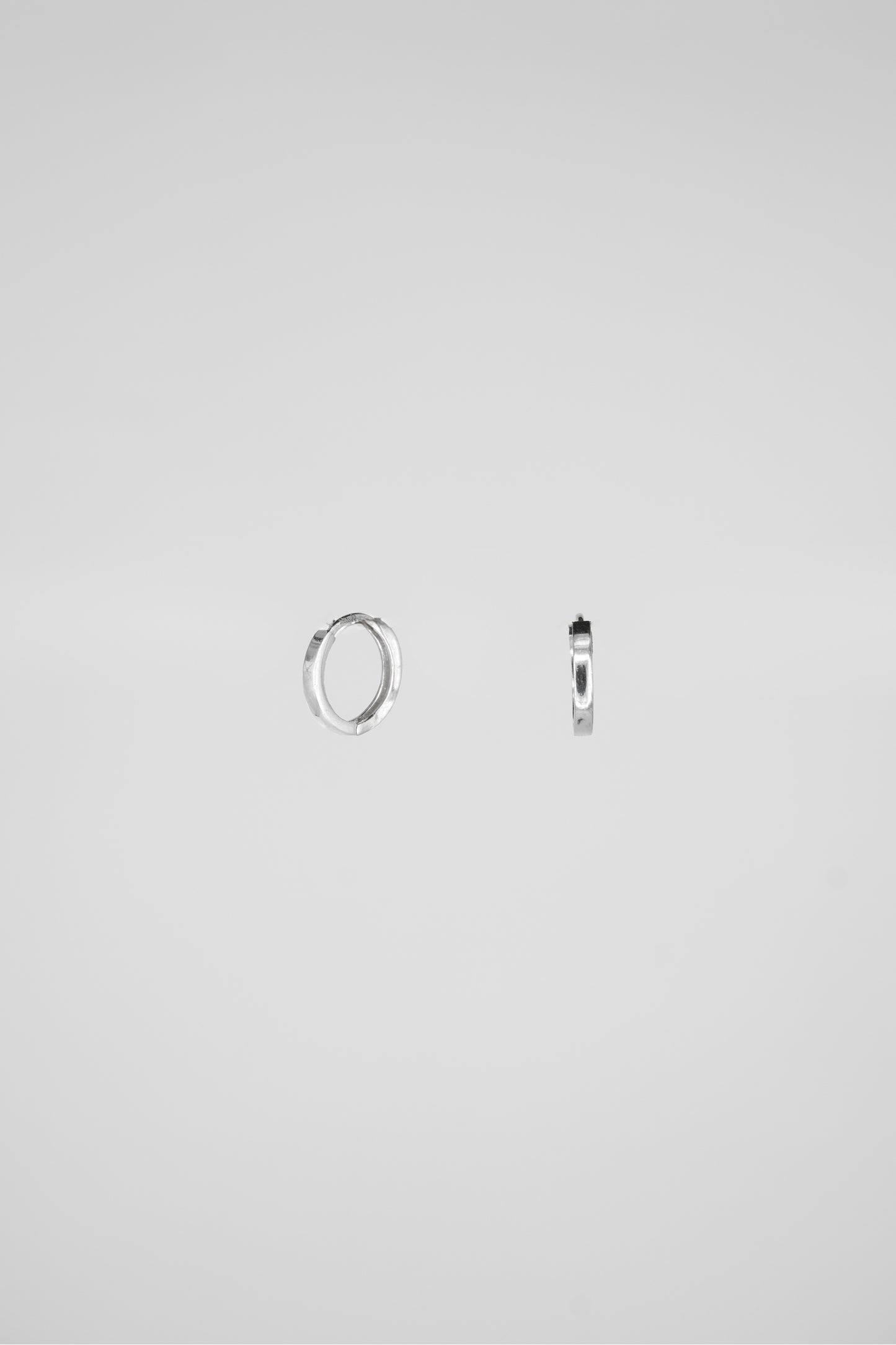 Small Huggie (White Gold)