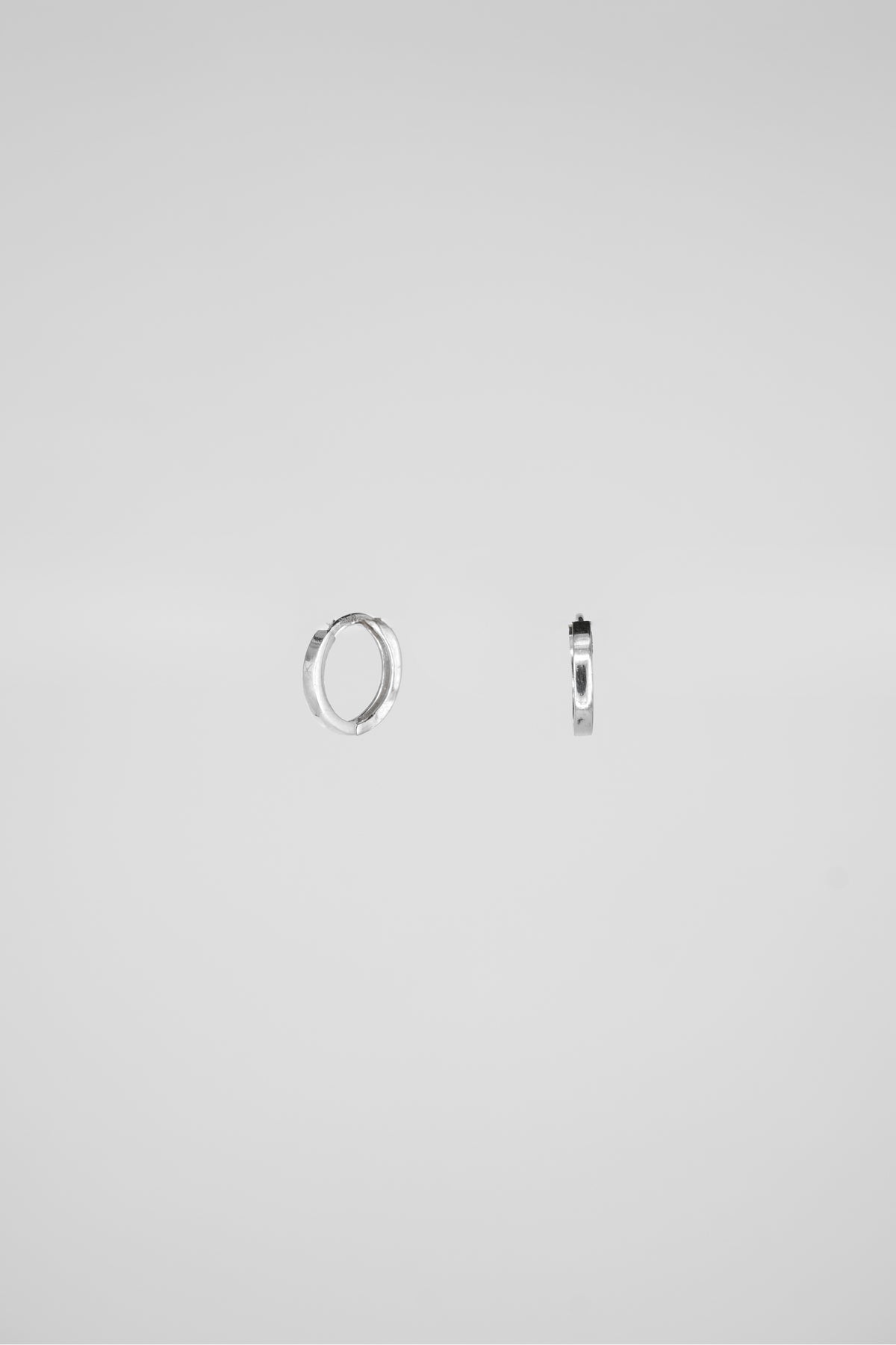 Small Huggie (White Gold)