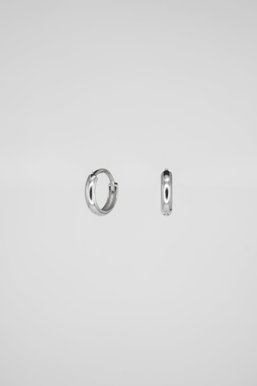 Minimalist Huggie (White Gold)