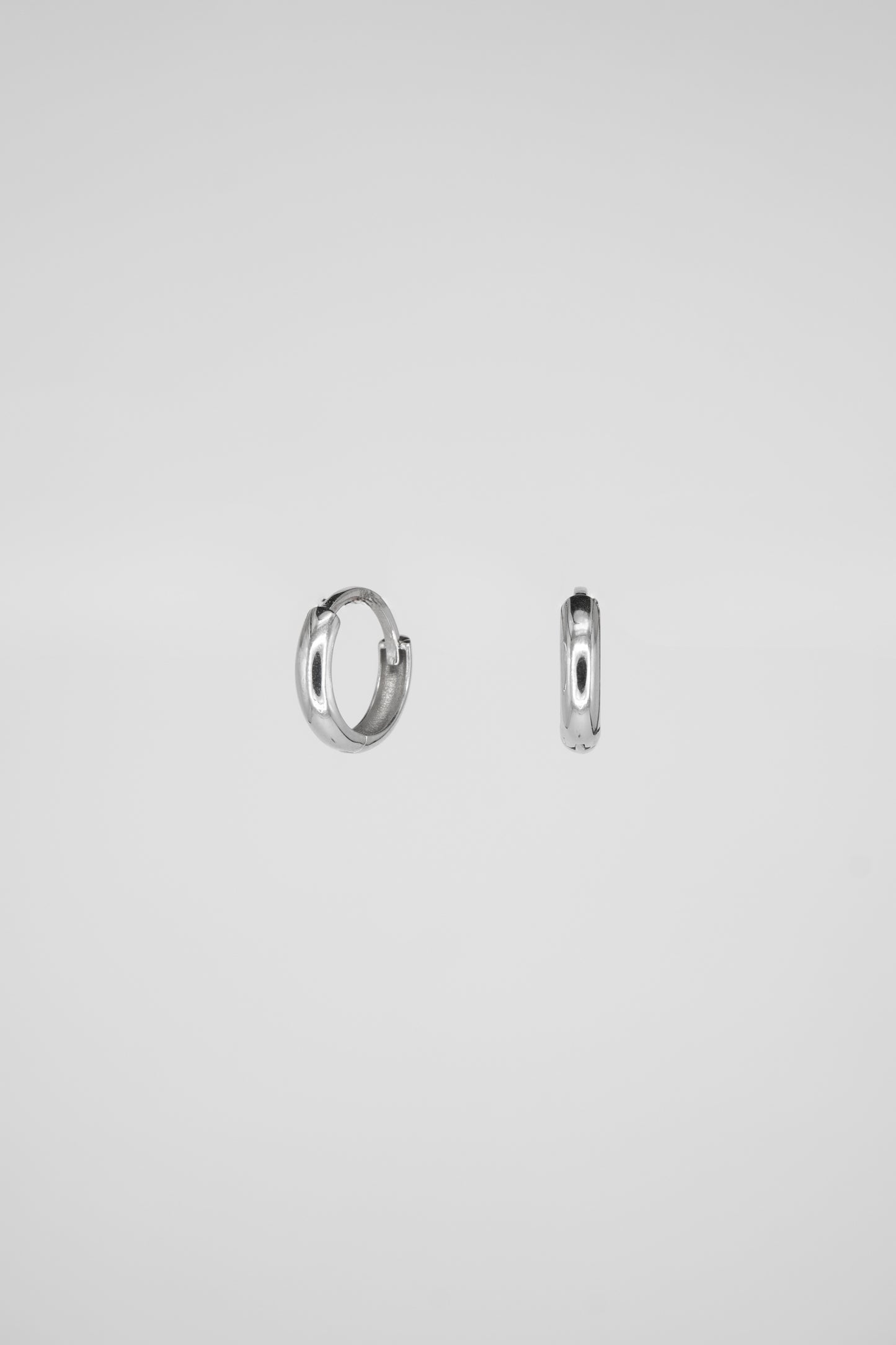 Minimalist Huggie (White Gold)