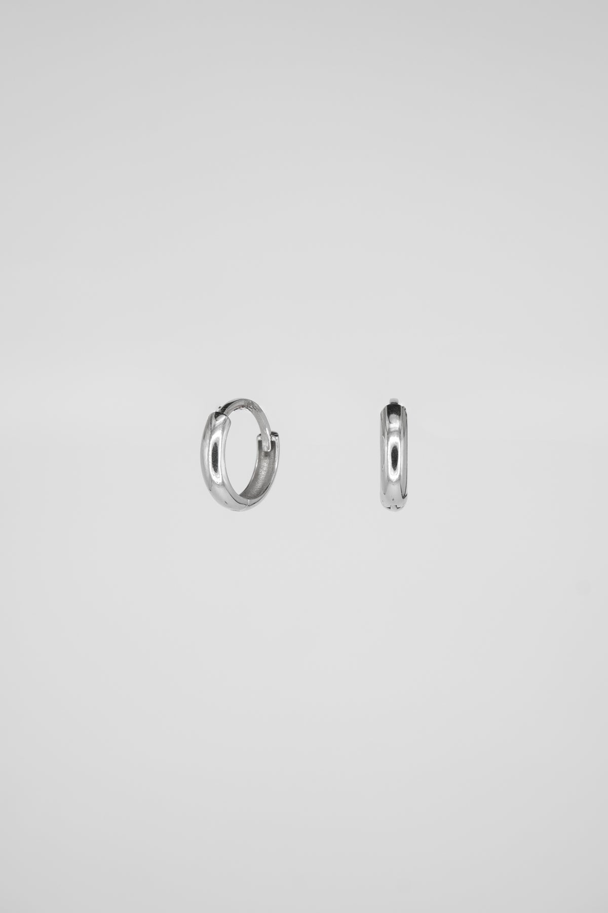 Minimalist Huggie (White Gold)