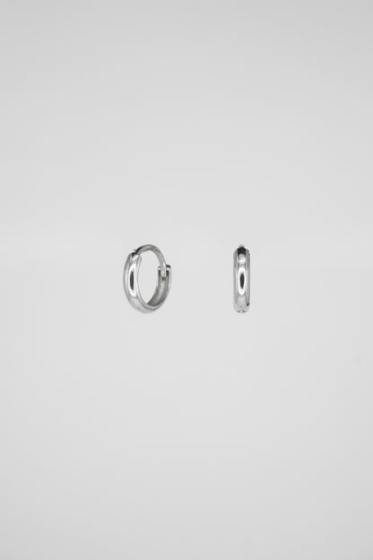 Minimalist Huggie (White Gold)
